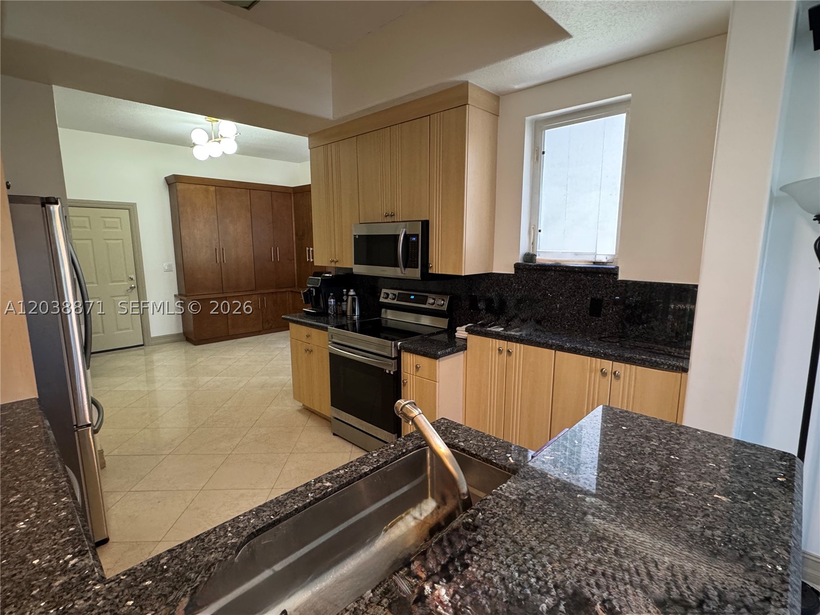 3016 NE 210th St, Aventura FL 33180
