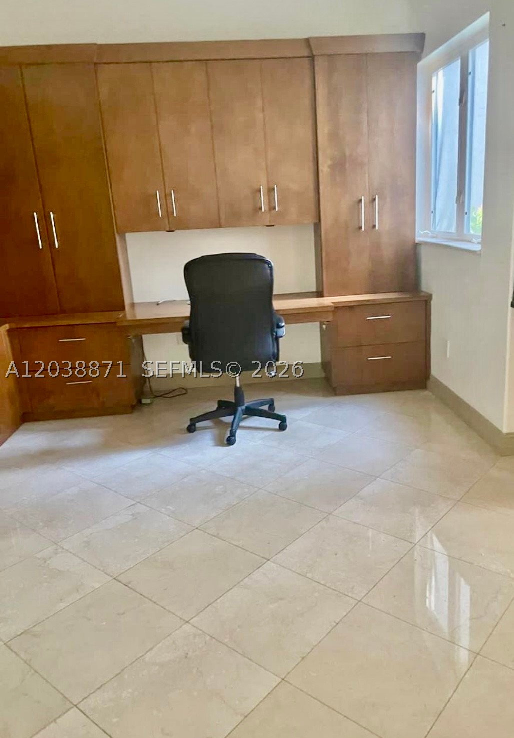 3016 NE 210th St, Aventura FL 33180