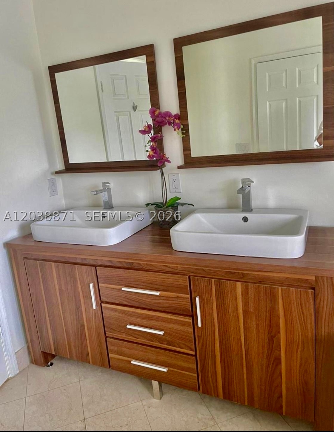 3016 NE 210th St, Aventura FL 33180