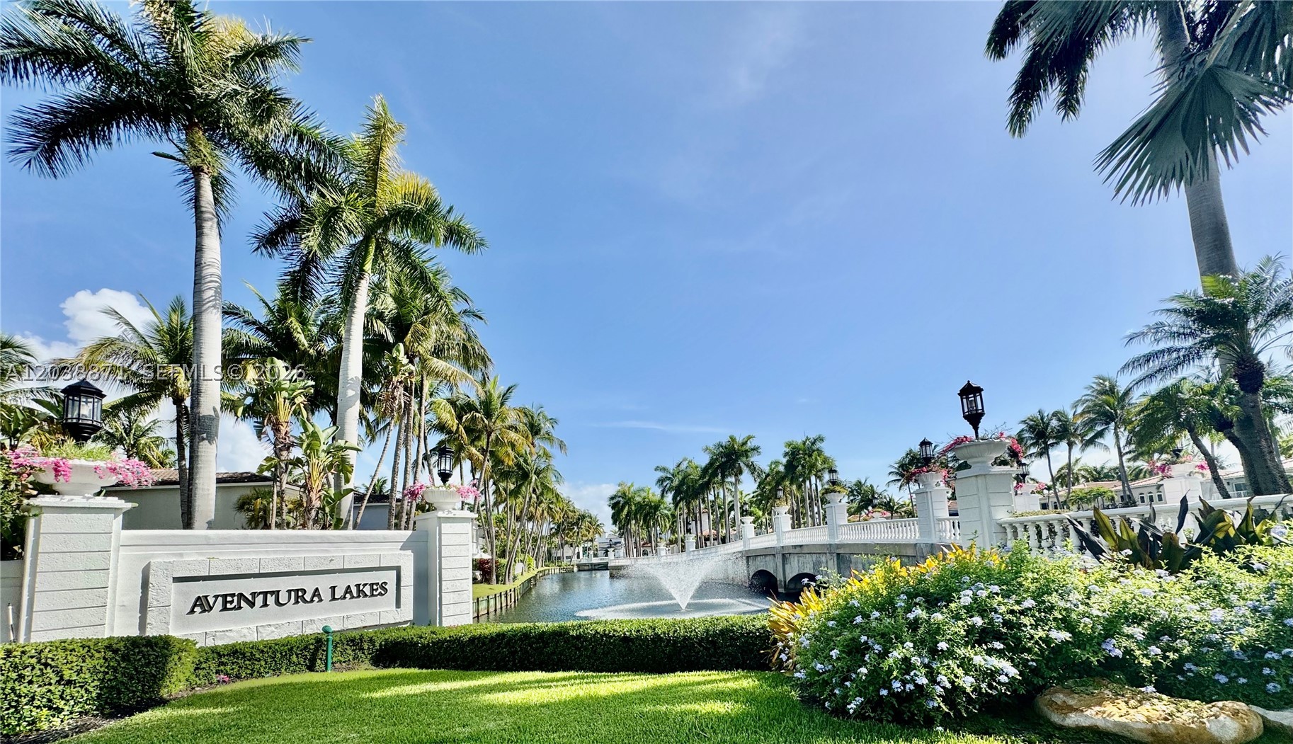3016 NE 210th St, Aventura FL 33180