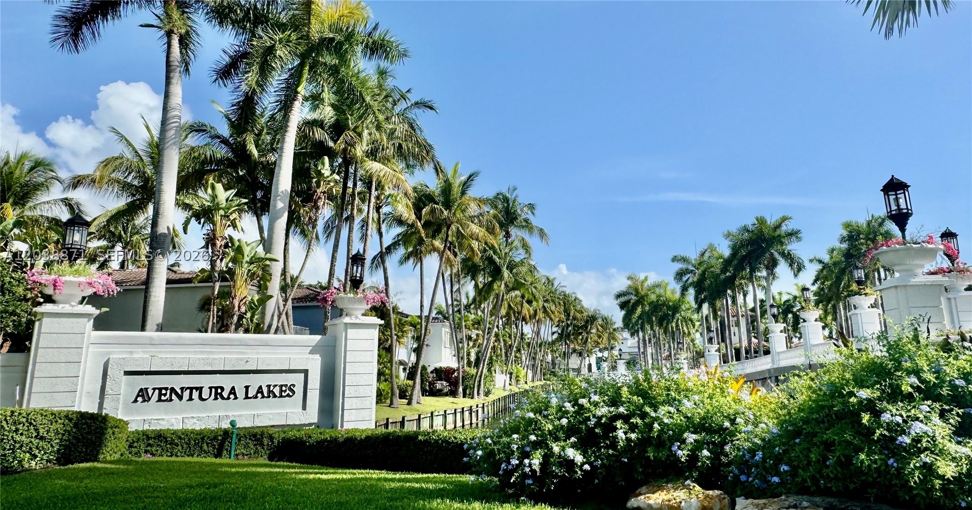 3016 NE 210th St, Aventura FL 33180