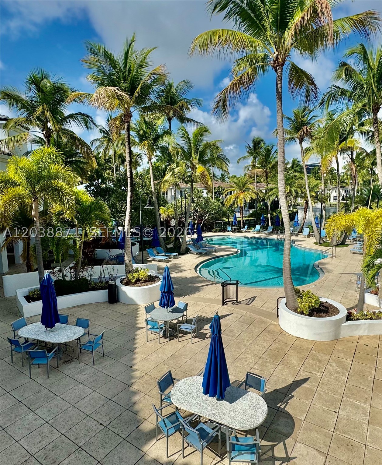3016 NE 210th St, Aventura FL 33180