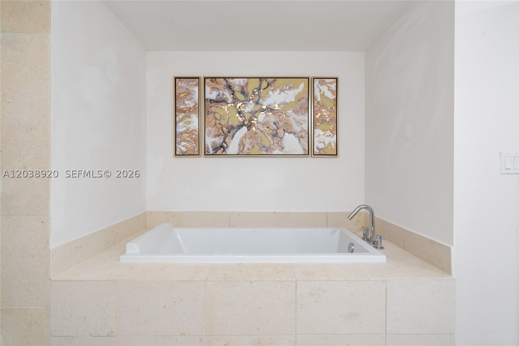 475 Brickell Ave #4315, Miami FL 33131