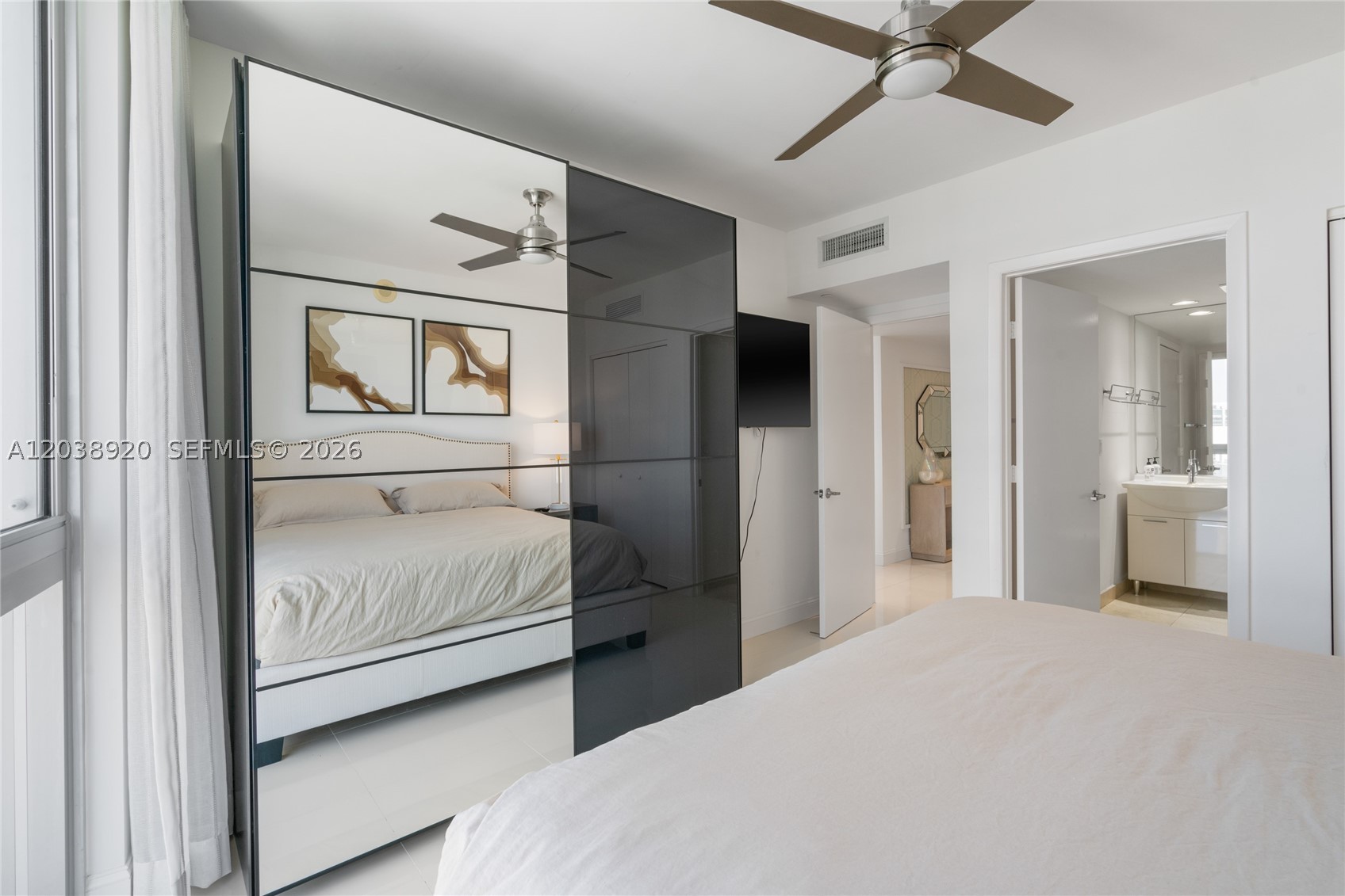 475 Brickell Ave #4315, Miami FL 33131
