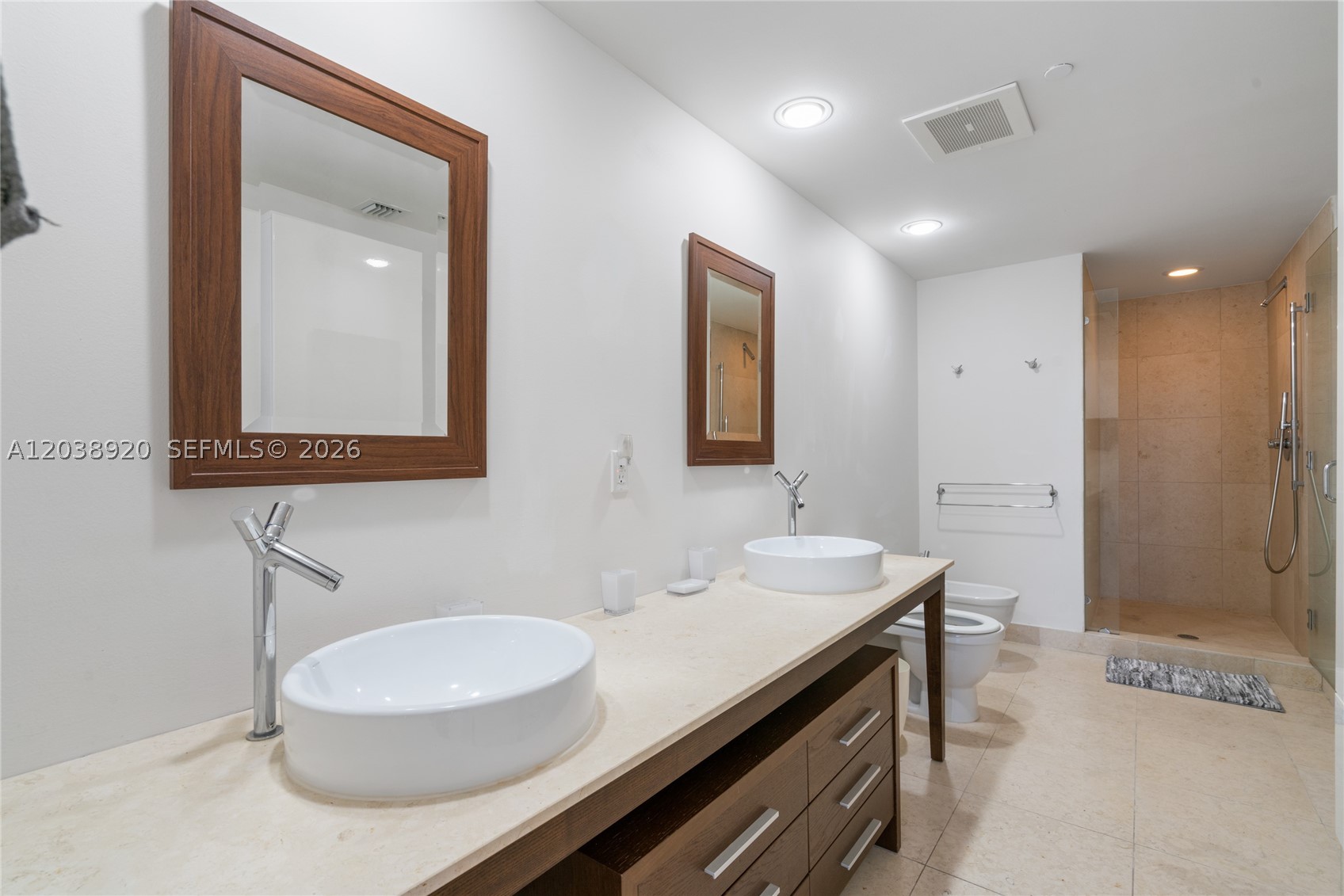 475 Brickell Ave #4315, Miami FL 33131