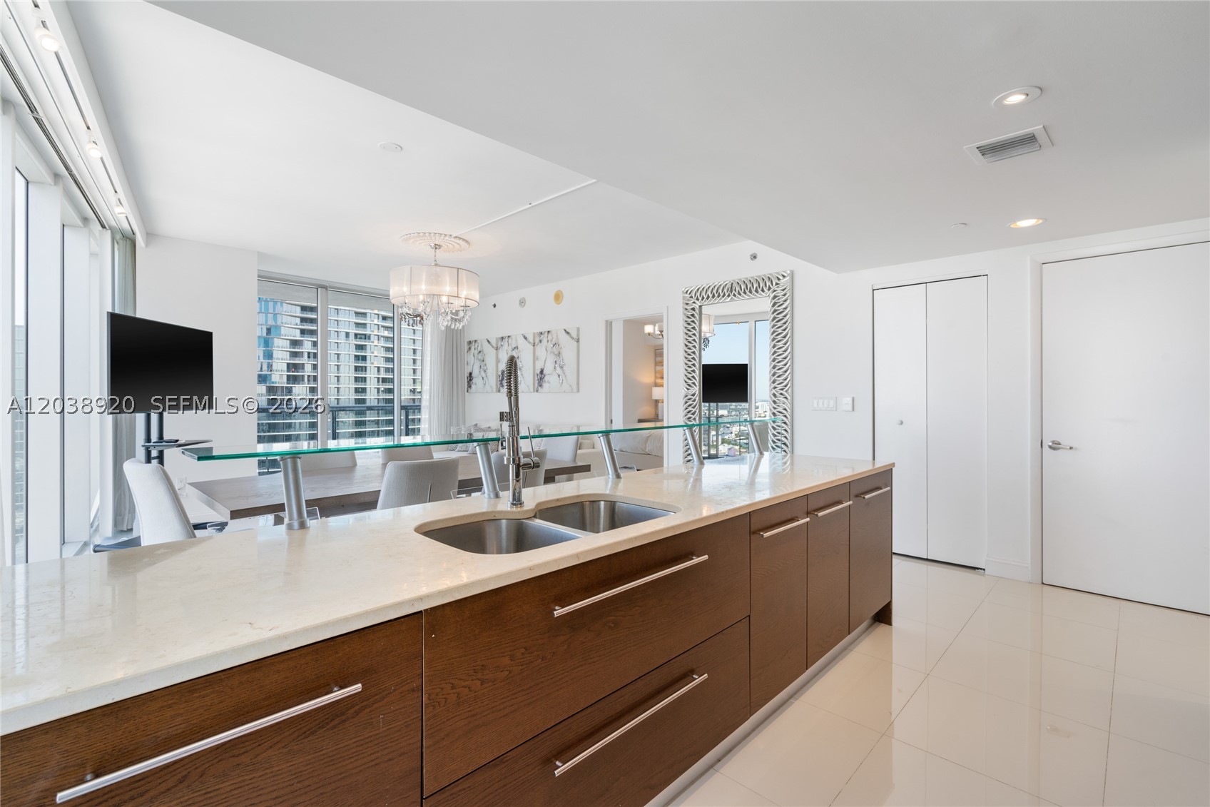 475 Brickell Ave #4315, Miami FL 33131