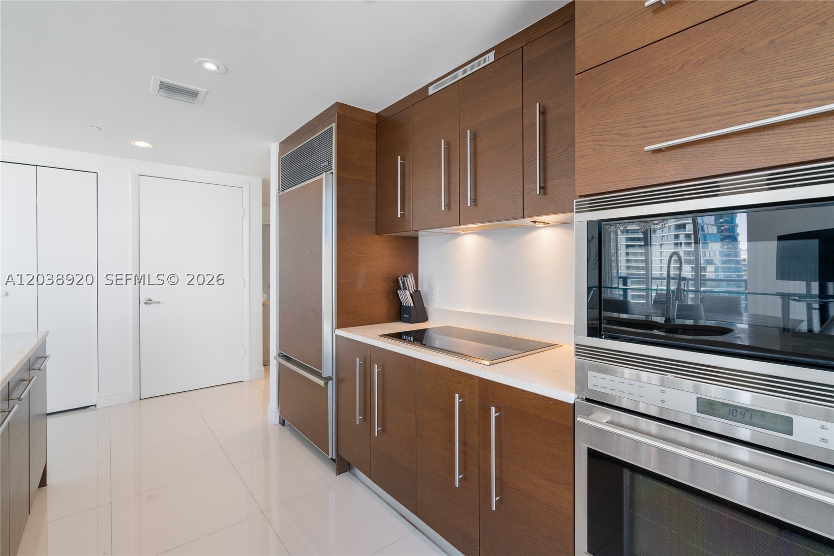 475 Brickell Ave #4315, Miami FL 33131