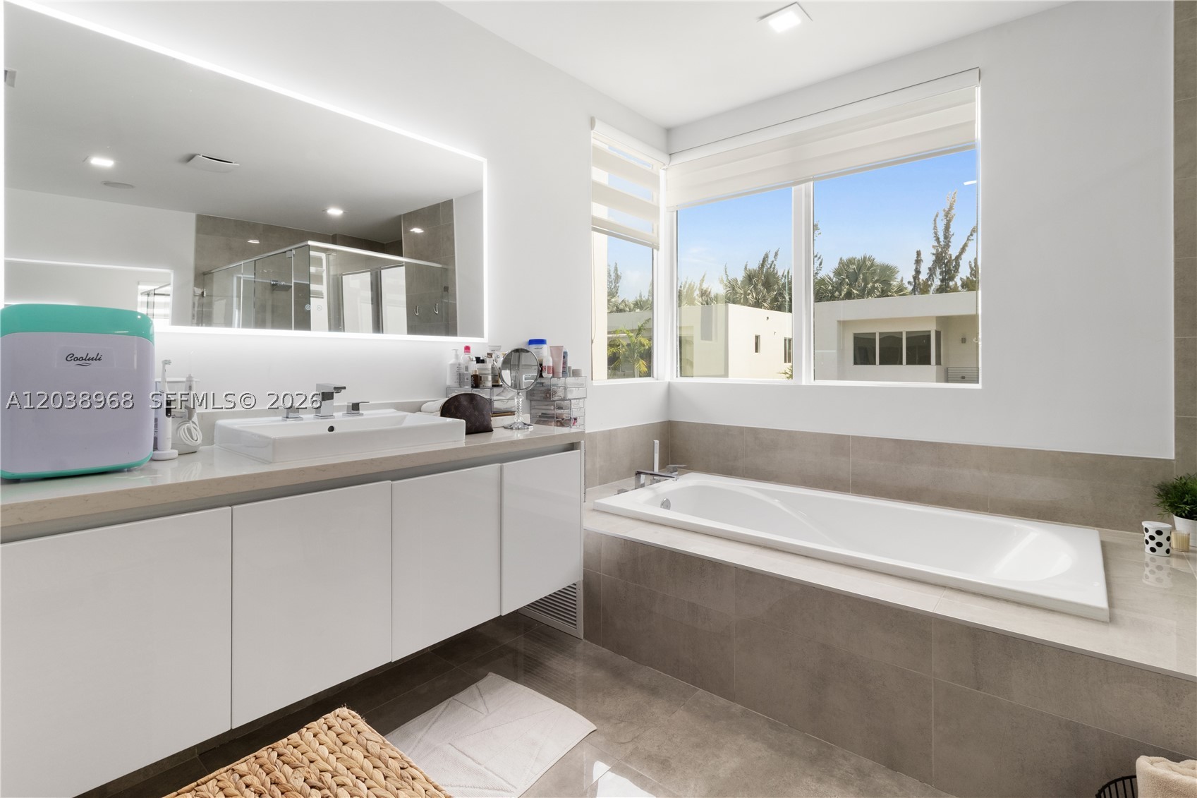10261 NW 74th Ter, Doral FL 33178
