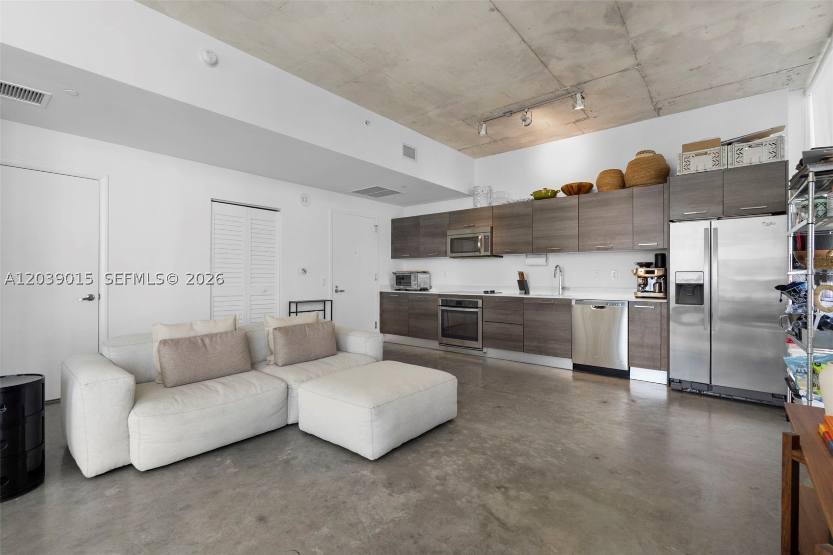 151 SE 1st St #3102, Miami FL 33131