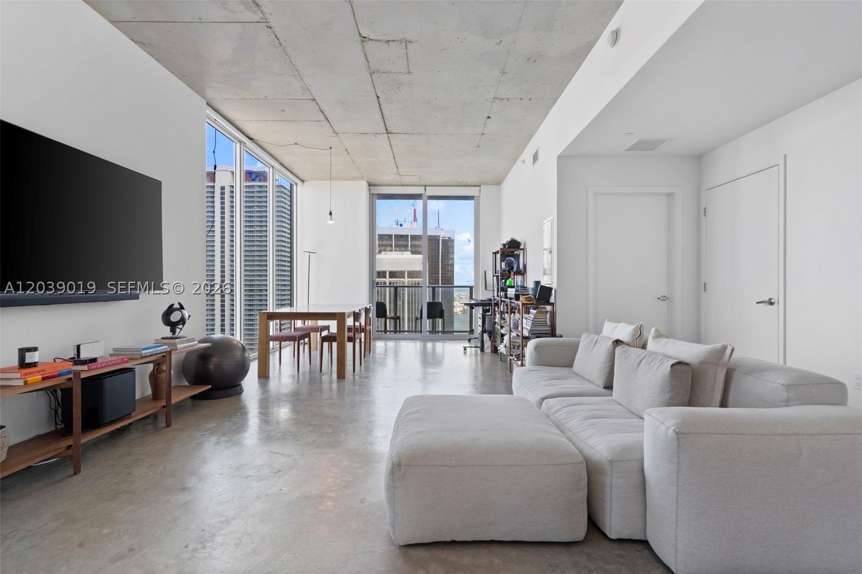151 SE 1st St #3102, Miami FL 33131