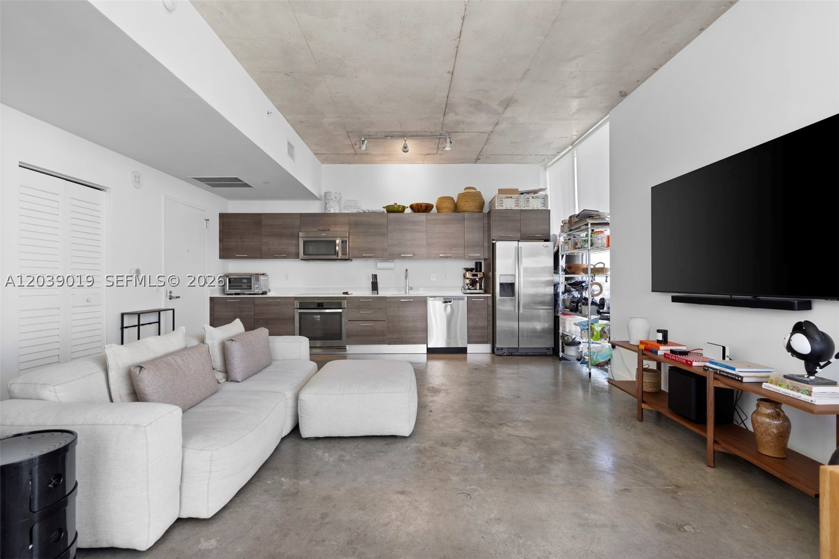 151 SE 1st St #3102, Miami FL 33131