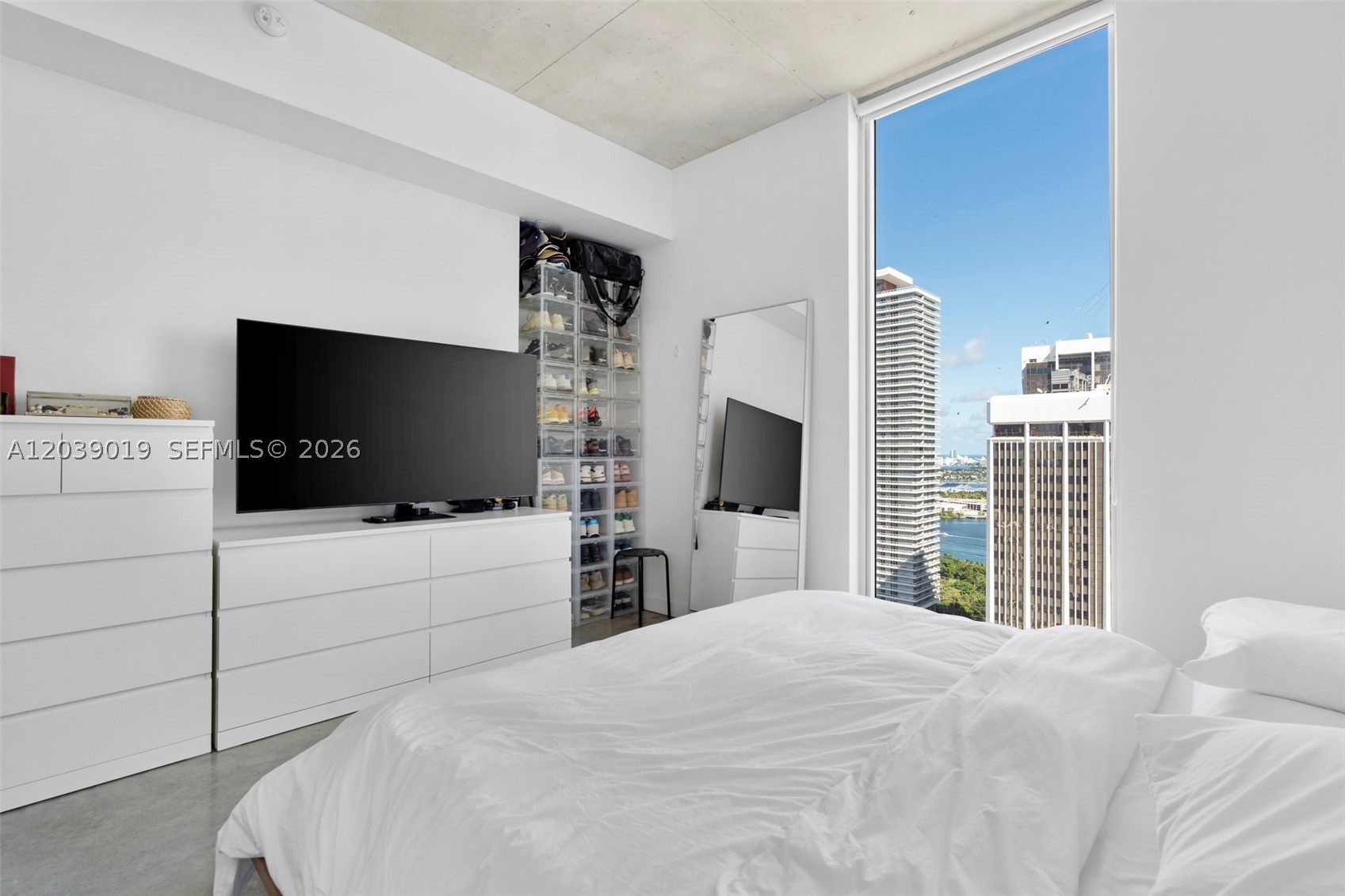 151 SE 1st St #3102, Miami FL 33131