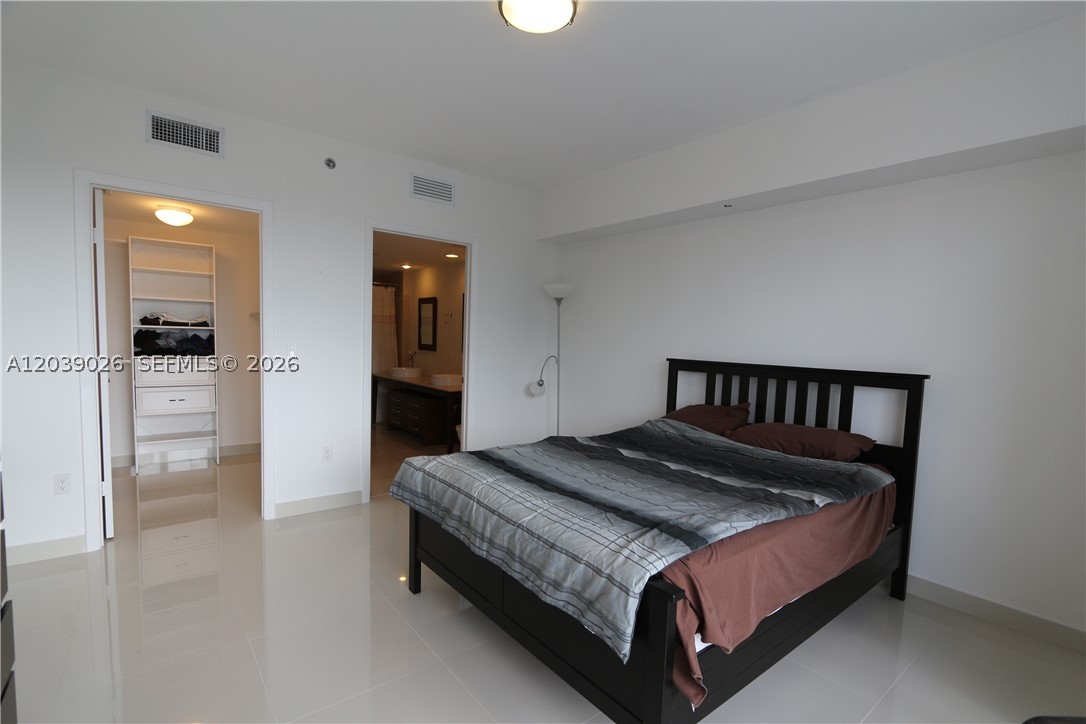 465 Brickell Ave #4706, Miami FL 33131