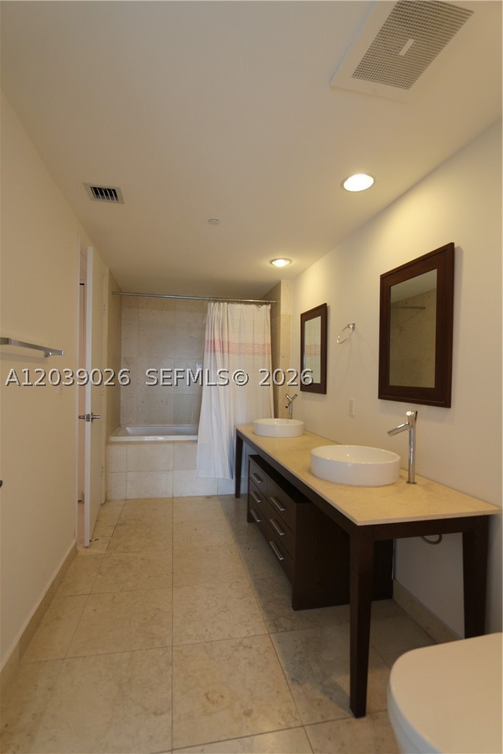 465 Brickell Ave #4706, Miami FL 33131