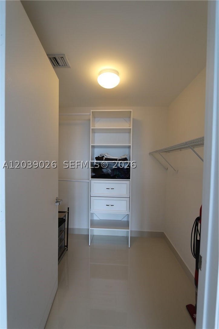465 Brickell Ave #4706, Miami FL 33131