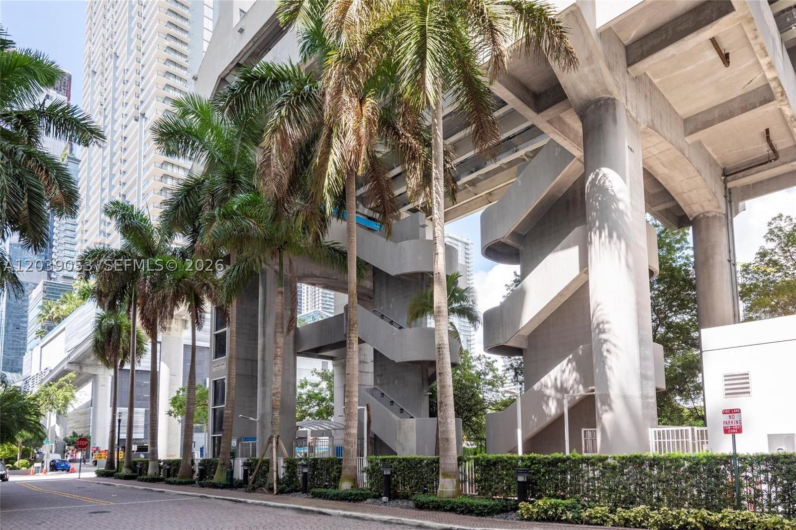 31 SE 5th St #705, Miami FL 33131