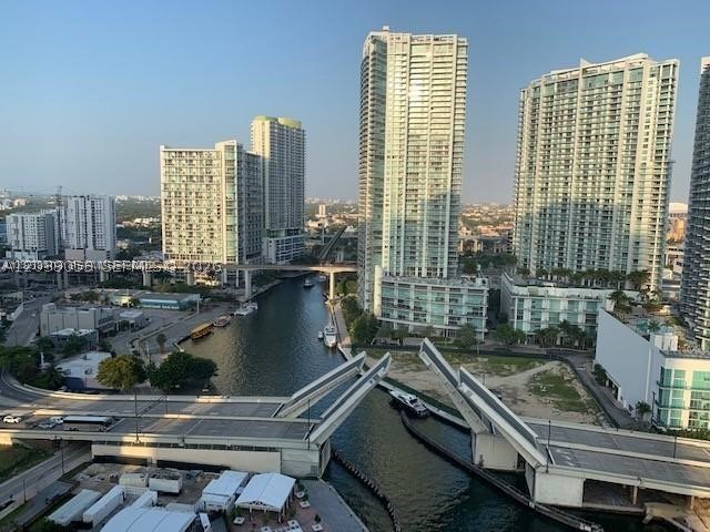 31 SE 5th St #705, Miami FL 33131