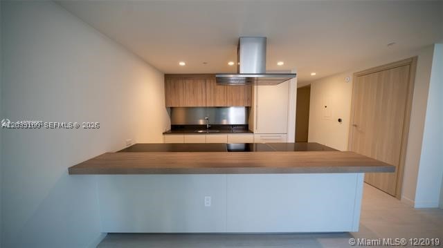 1000 Brickell Plz #4905, Miami FL 33131