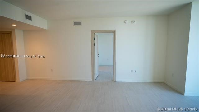 1000 Brickell Plz #4905, Miami FL 33131
