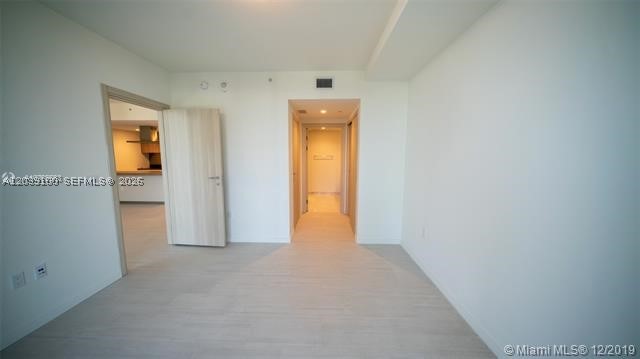 1000 Brickell Plz #4905, Miami FL 33131