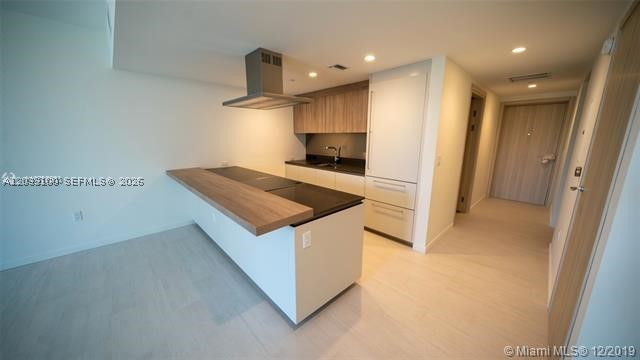 1000 Brickell Plz #4905, Miami FL 33131