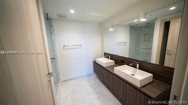 1000 Brickell Plz #4905, Miami FL 33131