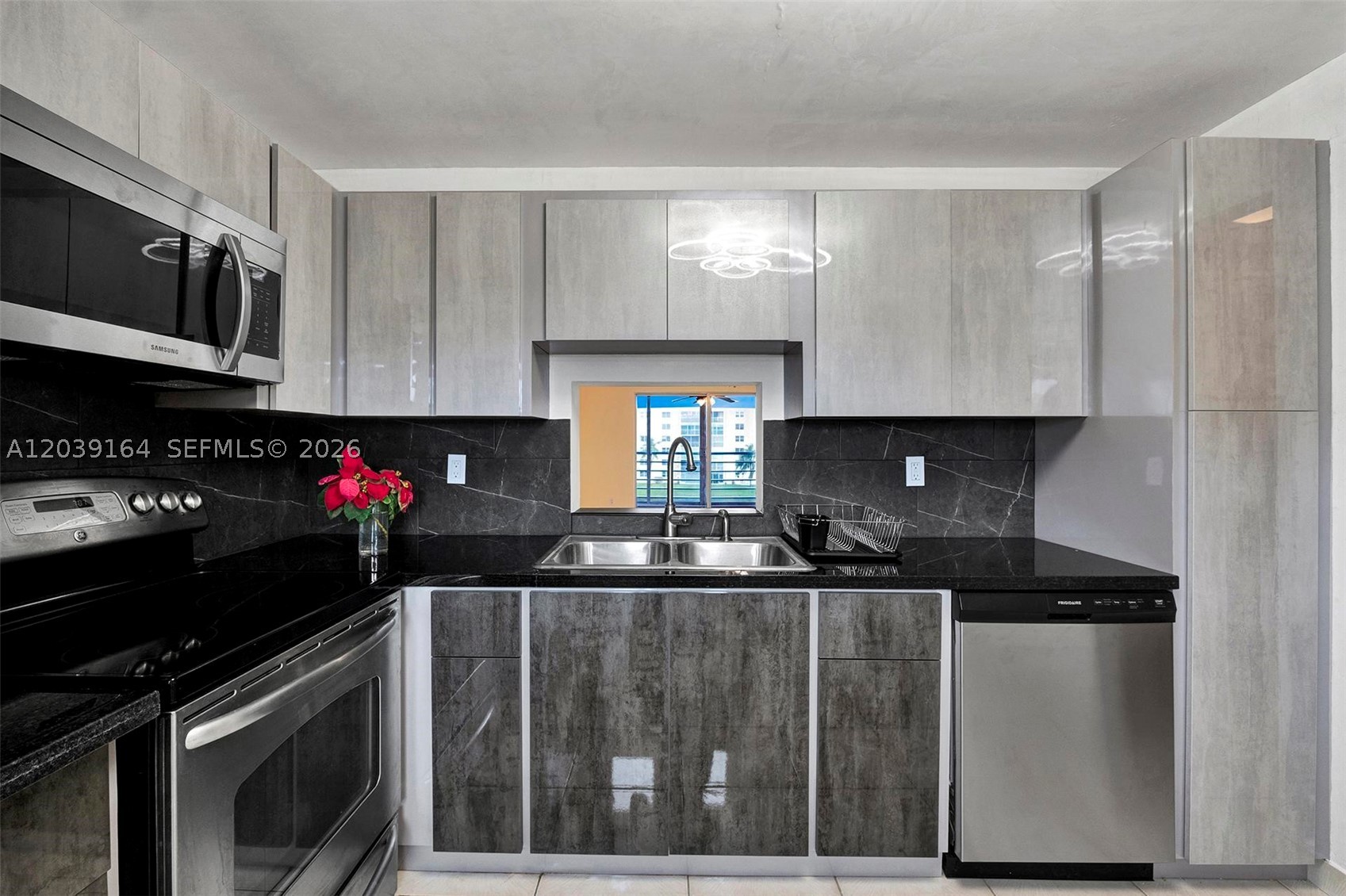 431 SE 3rd St #402, Dania Beach FL 33004