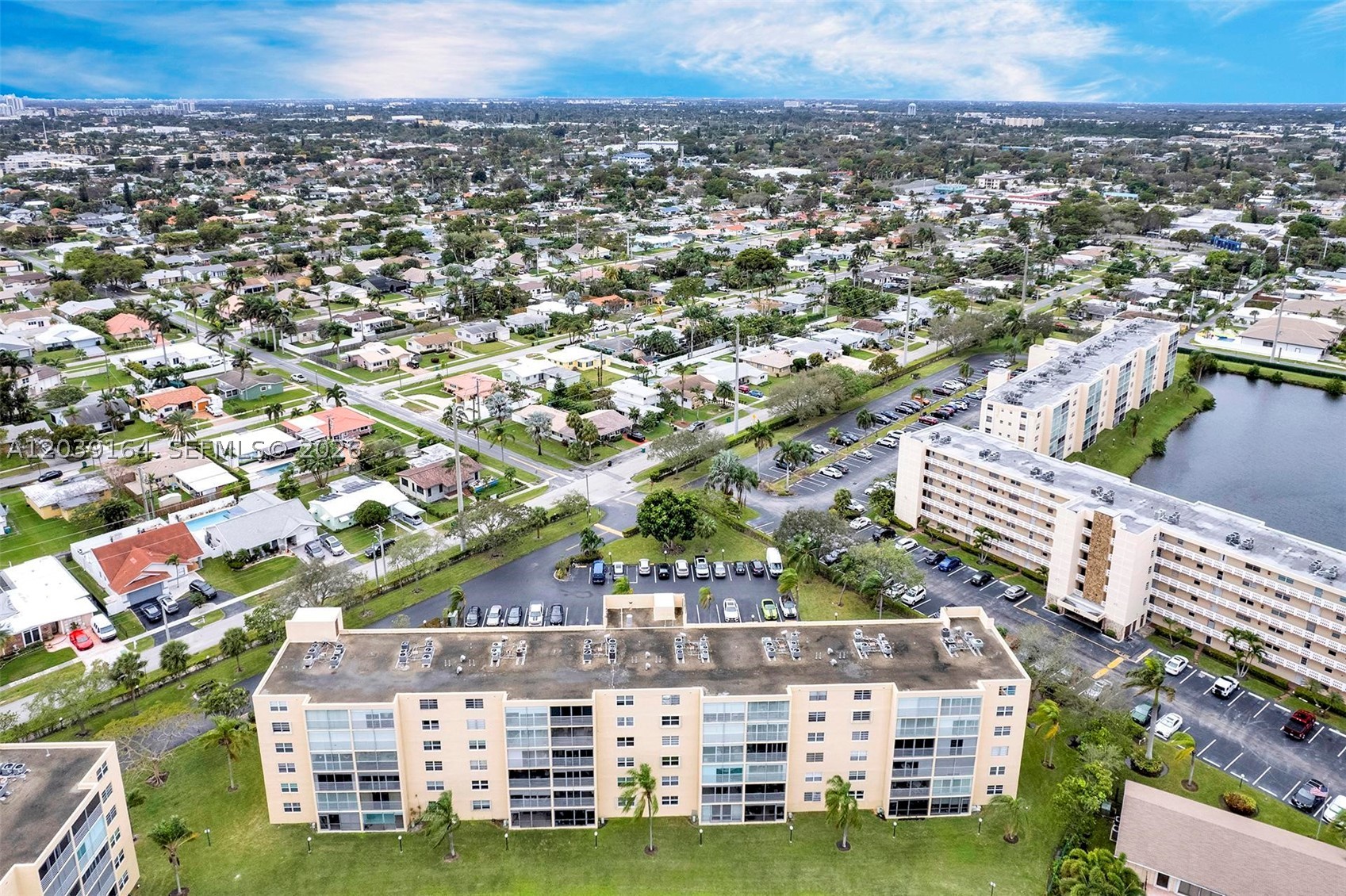 431 SE 3rd St #402, Dania Beach FL 33004