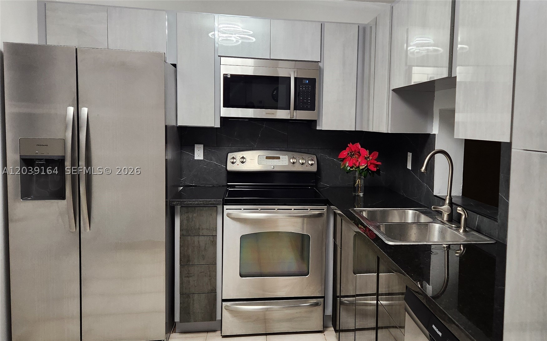 431 SE 3rd St #402, Dania Beach FL 33004