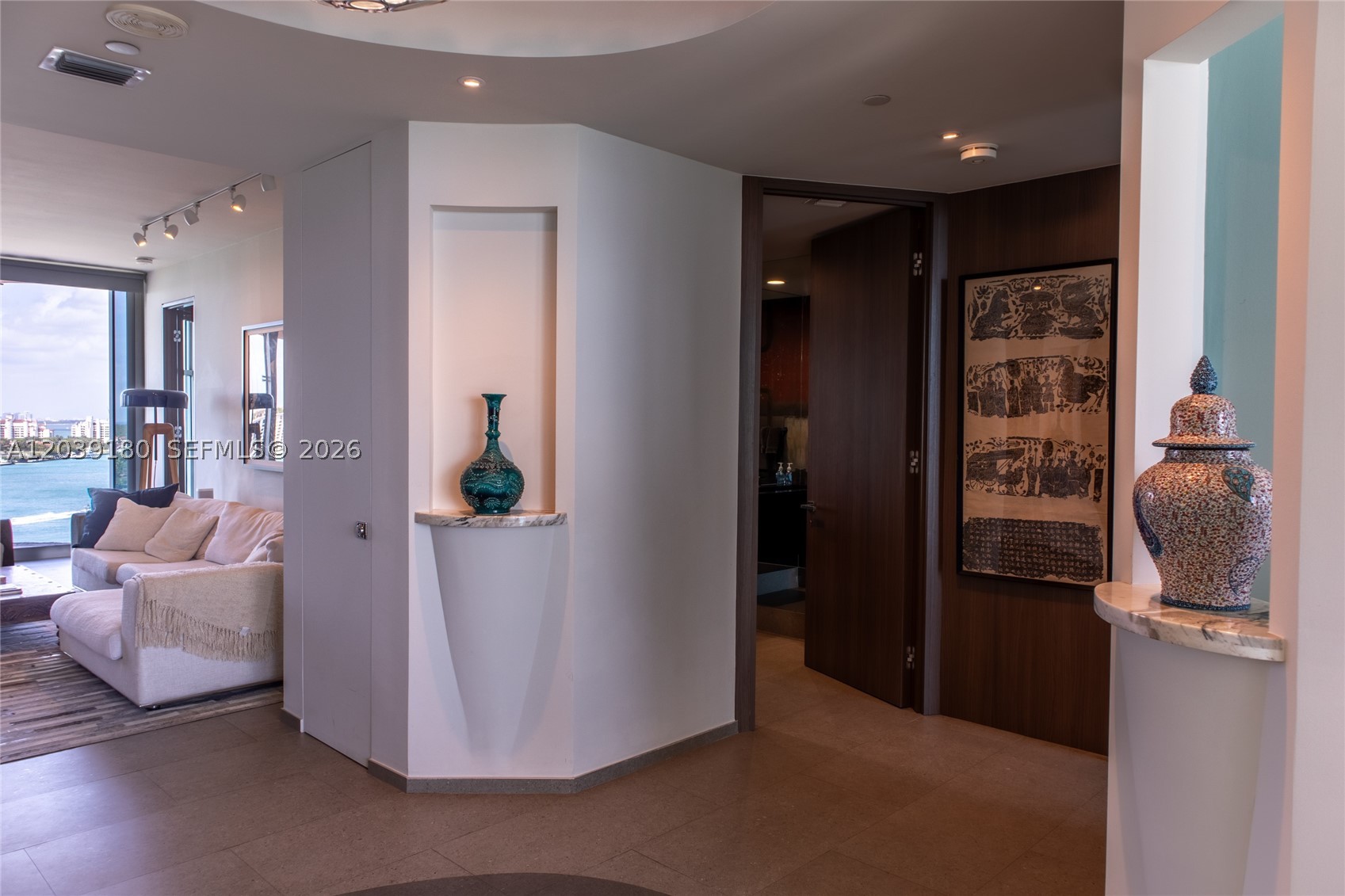 300 S Pointe Dr #1502, Miami Beach FL 33139