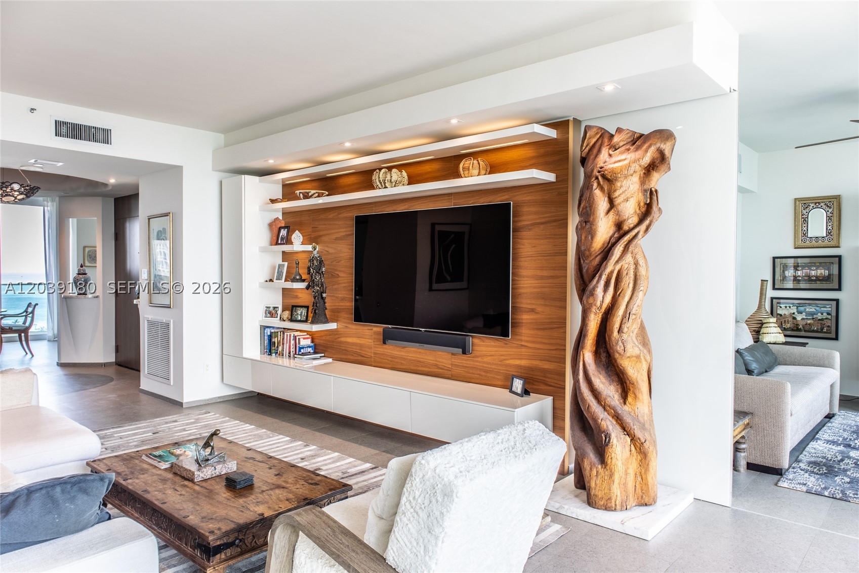 300 S Pointe Dr #1502, Miami Beach FL 33139