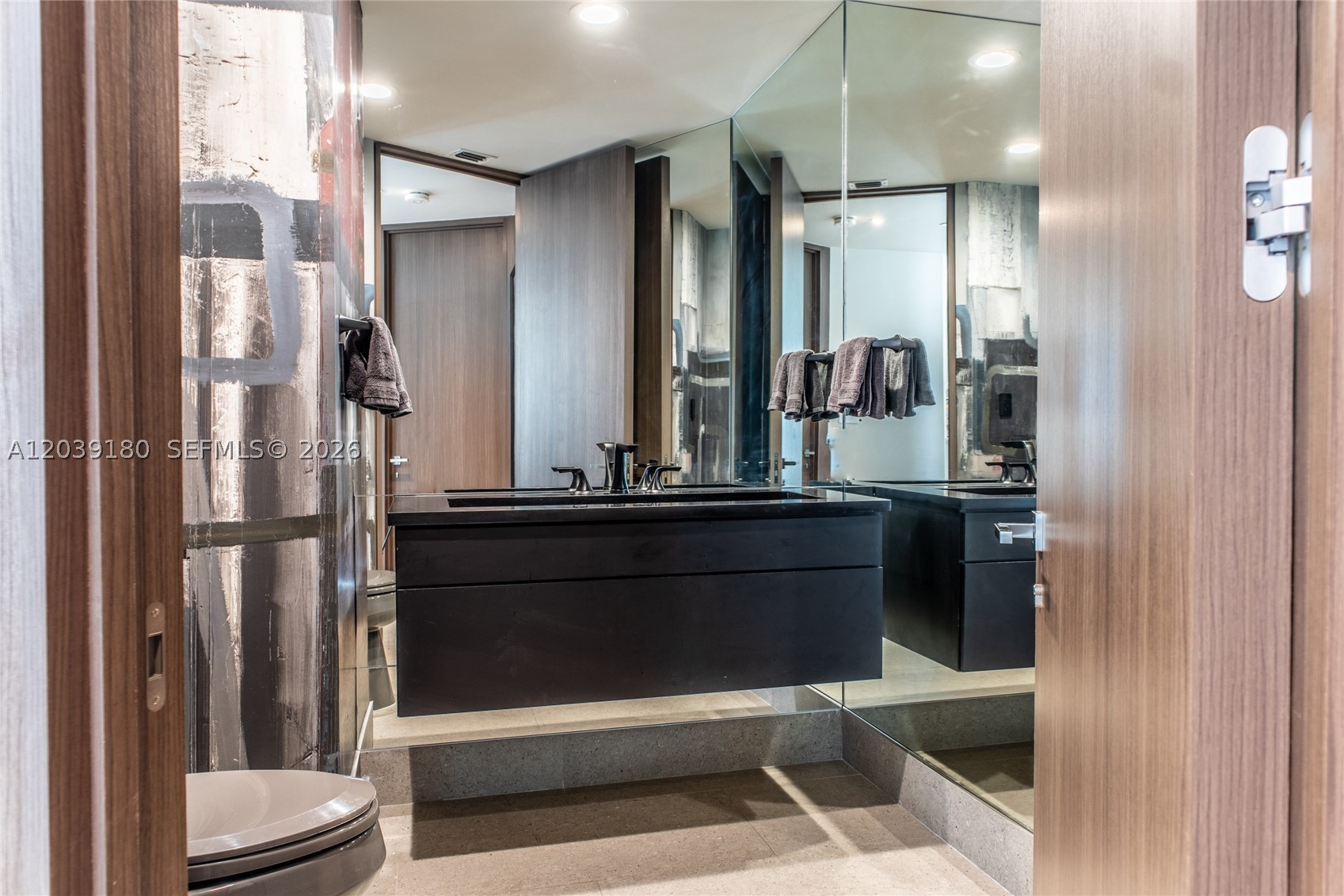 300 S Pointe Dr #1502, Miami Beach FL 33139