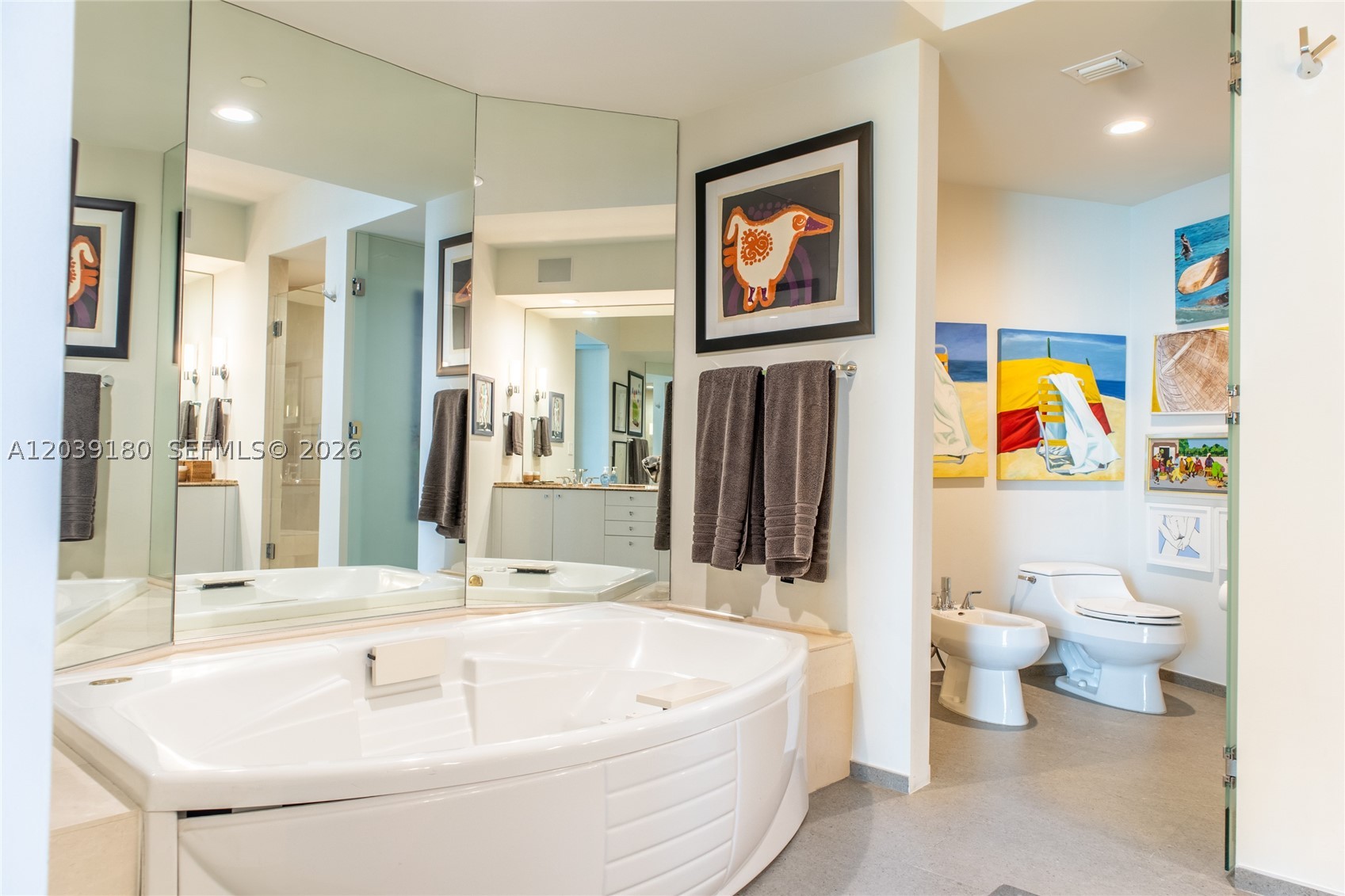300 S Pointe Dr #1502, Miami Beach FL 33139