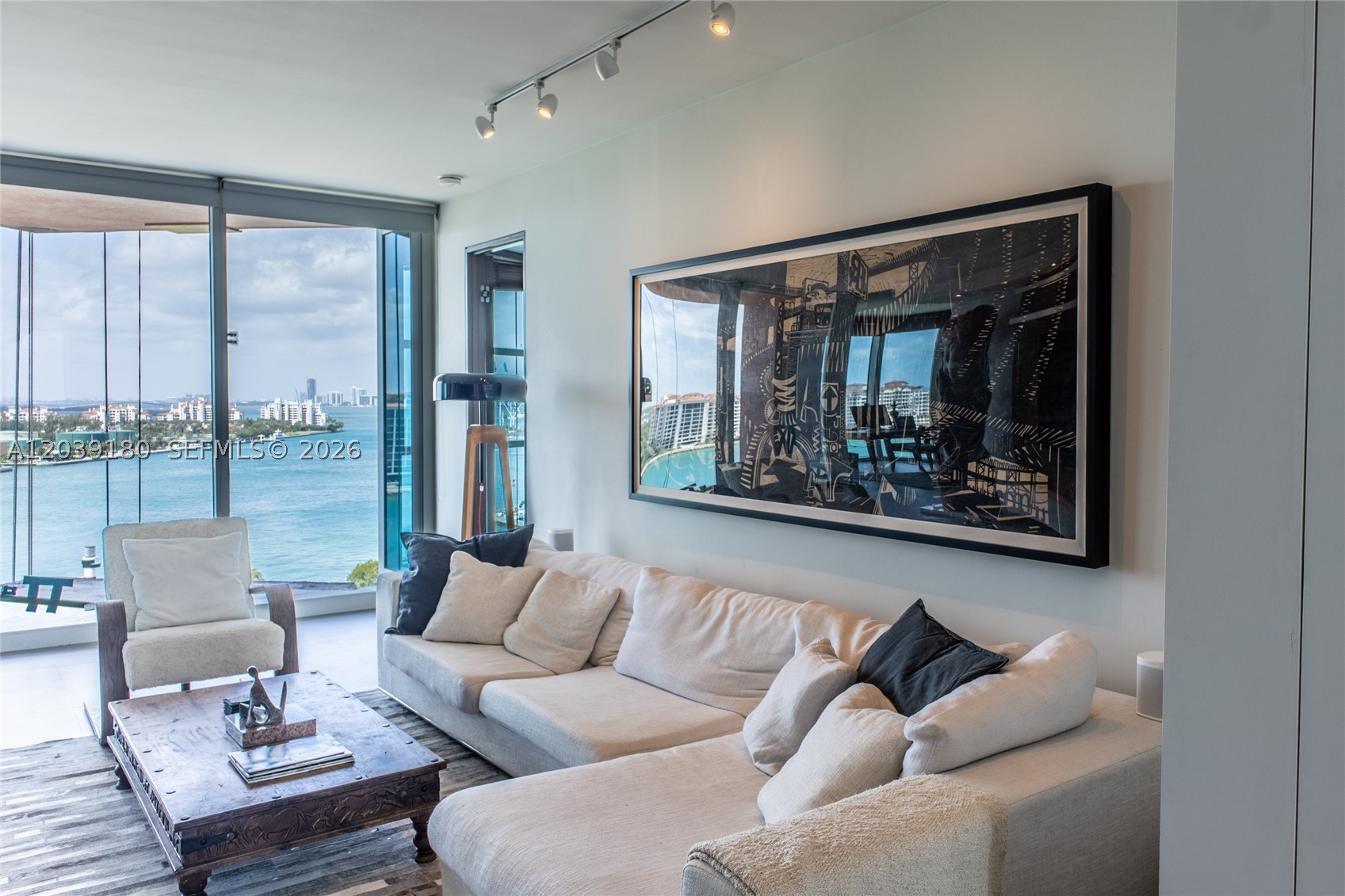 300 S Pointe Dr #1502, Miami Beach FL 33139