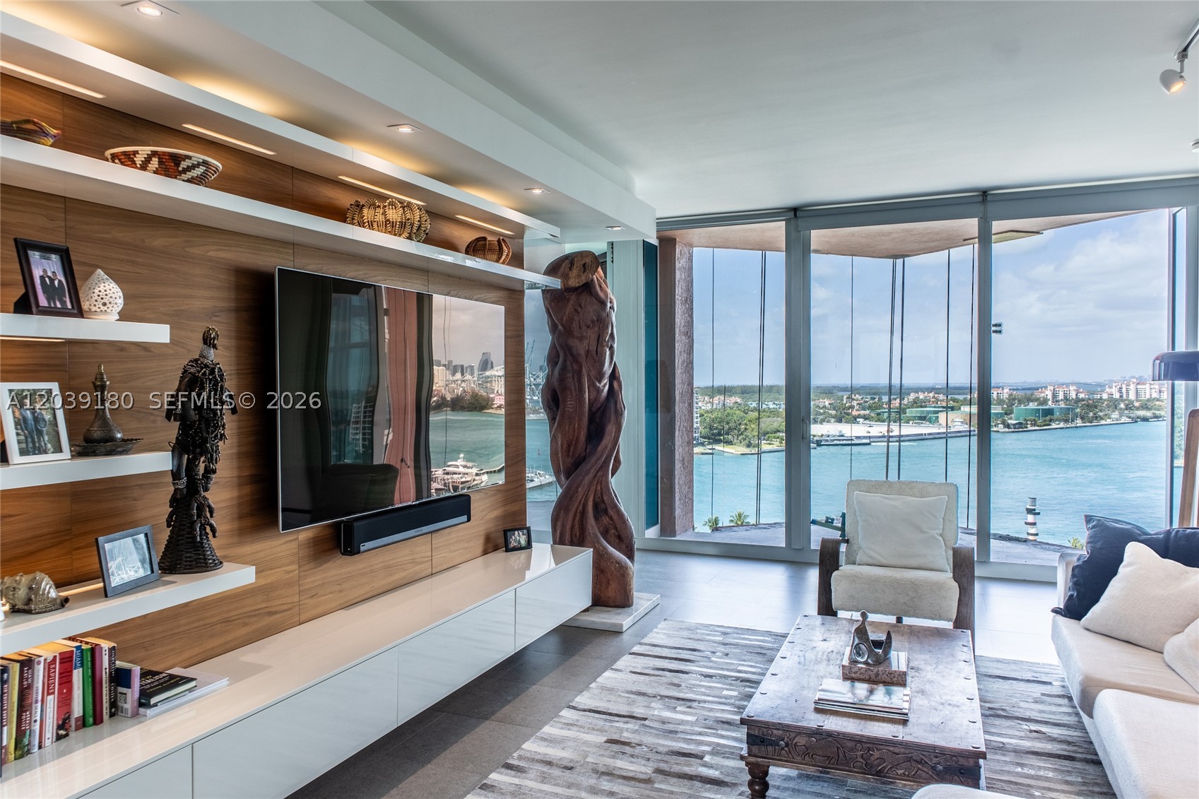 300 S Pointe Dr #1502, Miami Beach FL 33139
