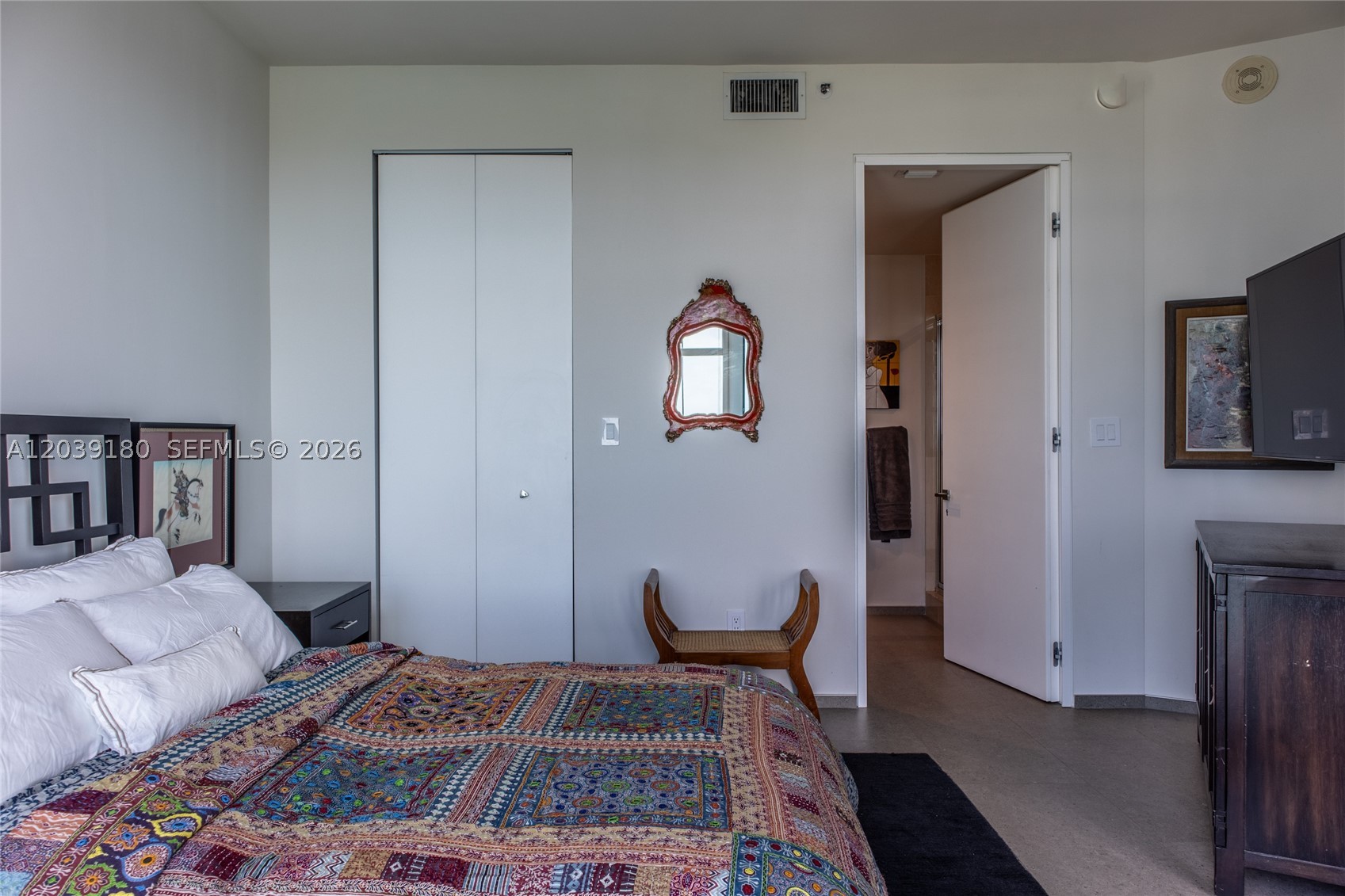 300 S Pointe Dr #1502, Miami Beach FL 33139