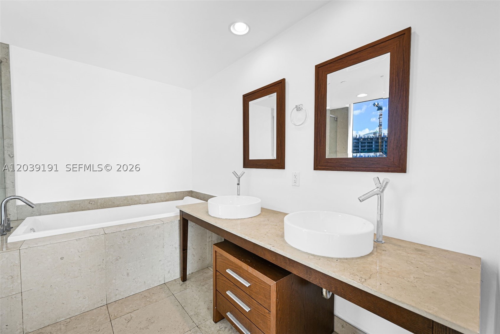 475 Brickell Ave #3113, Miami FL 33131