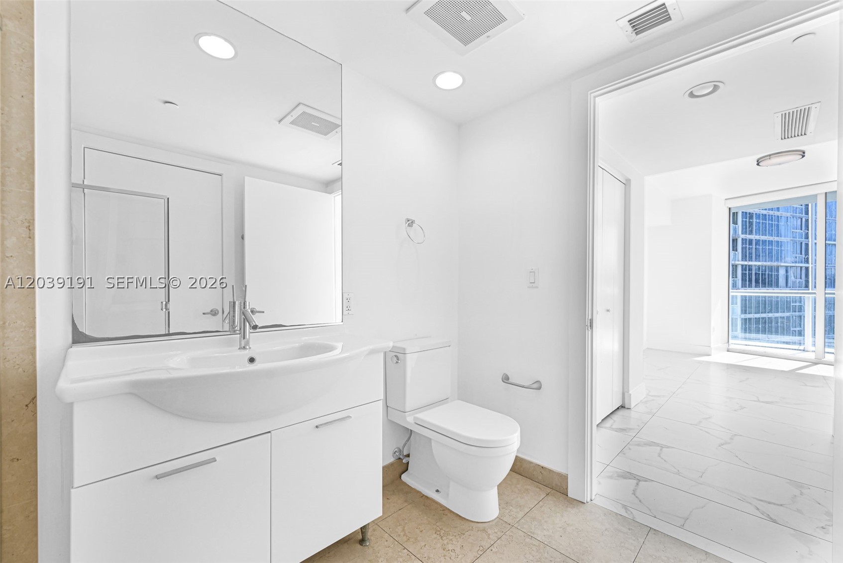 475 Brickell Ave #3113, Miami FL 33131