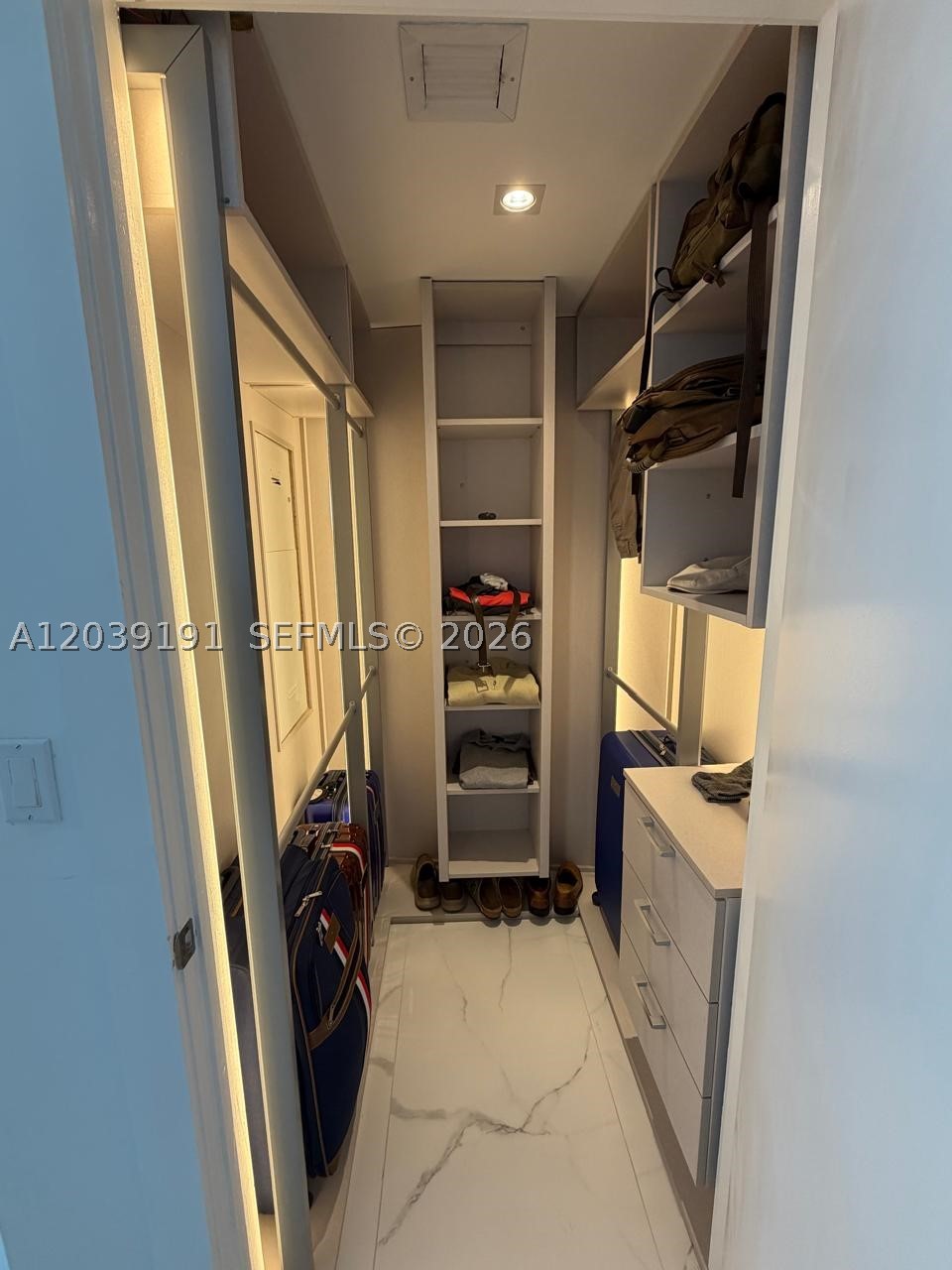 475 Brickell Ave #3113, Miami FL 33131
