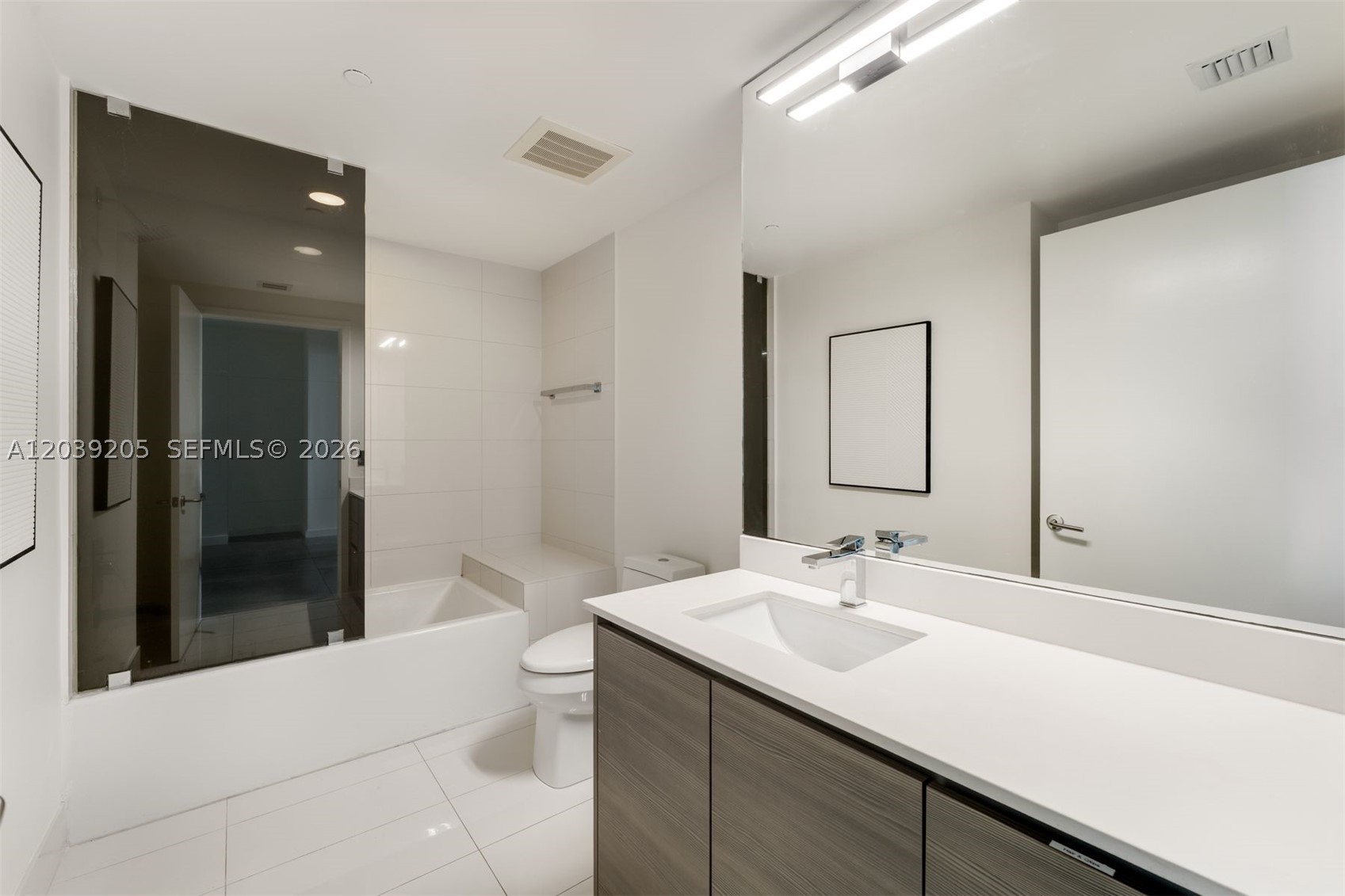 460 NE 28th St #805, Miami FL 33137