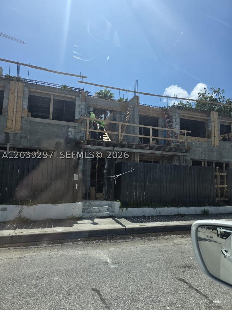 933 SW 4th Ave, Miami FL 33130