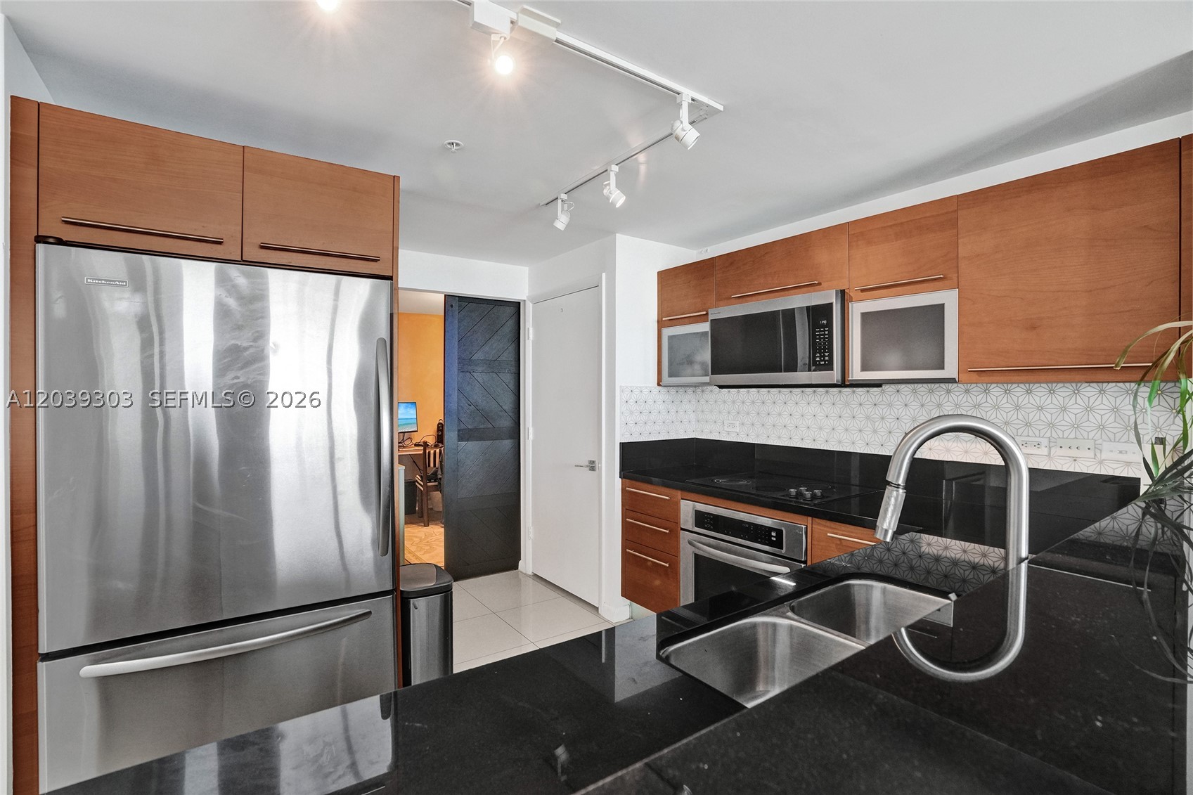 244 Biscayne Blvd #3409, Miami FL 33132