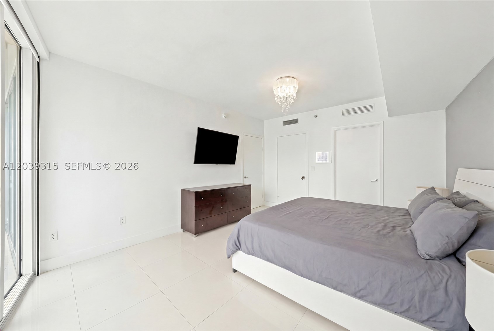 485 Brickell Ave #3707, Miami FL 33131