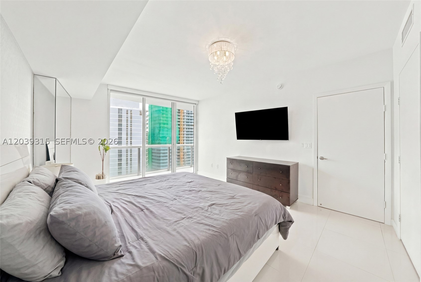 485 Brickell Ave #3707, Miami FL 33131