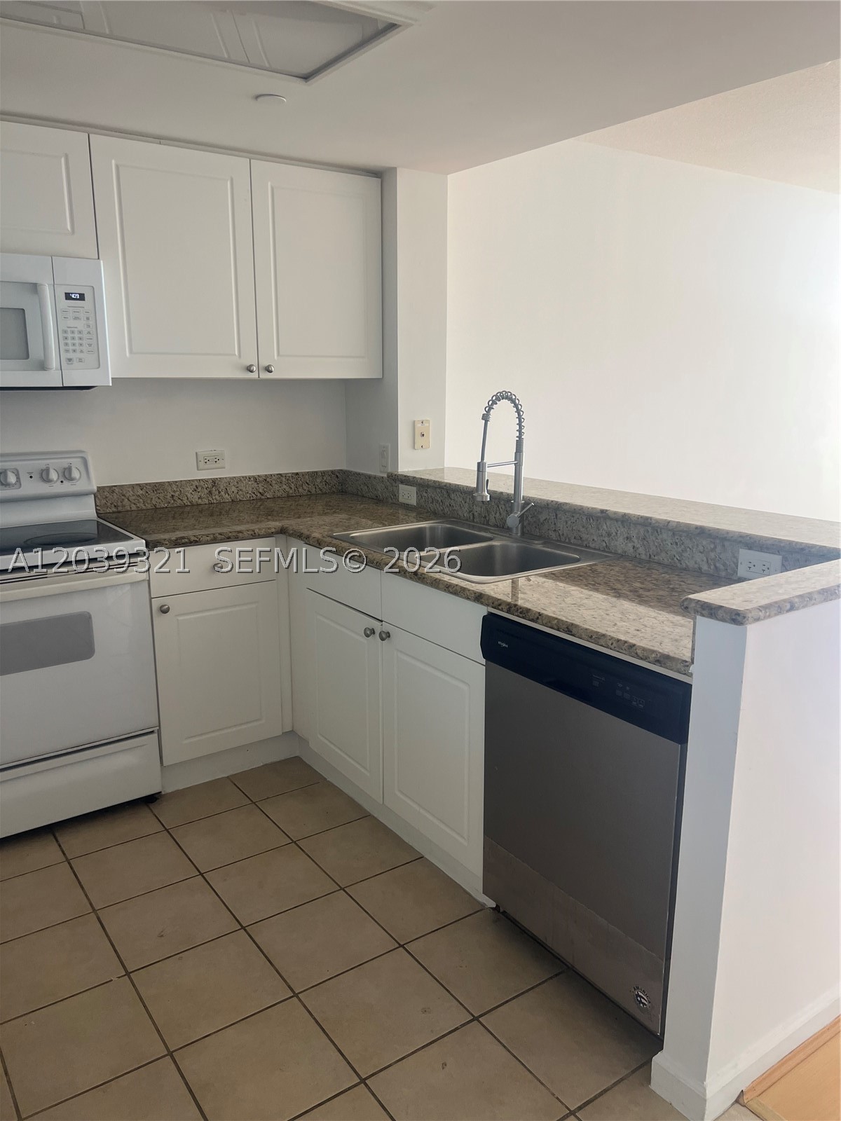 19501 W Country Club Dr #611, Aventura FL 33180