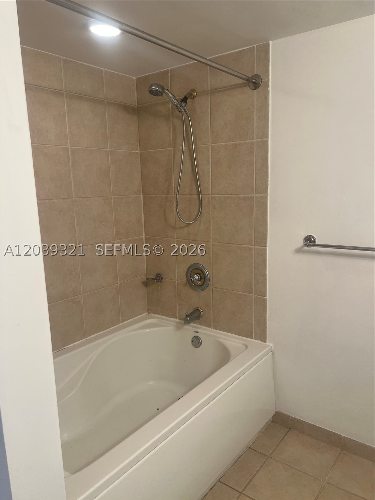 19501 W Country Club Dr #611, Aventura FL 33180