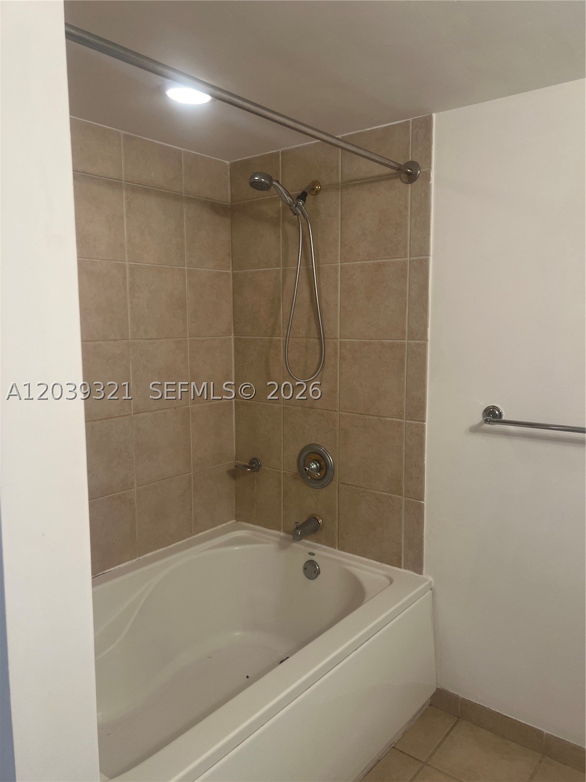 19501 W Country Club Dr #611, Aventura FL 33180