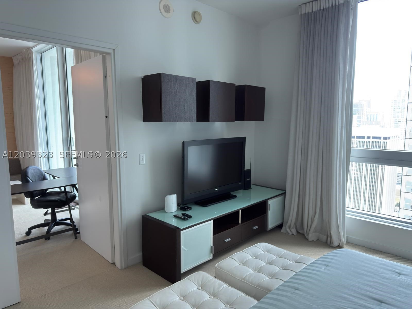 300 S Biscayne Blvd #T-3703, Miami FL 33131