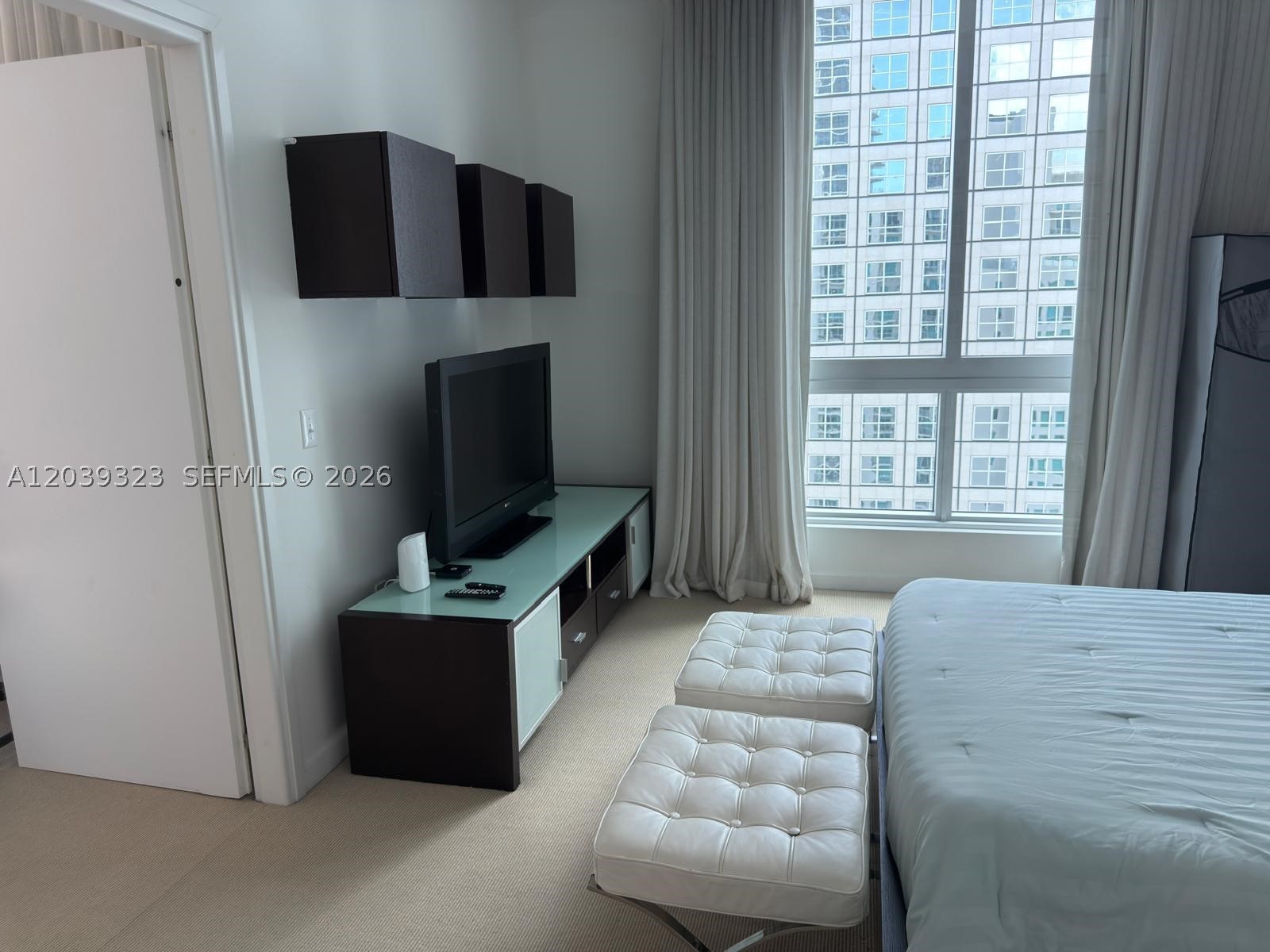 300 S Biscayne Blvd #T-3703, Miami FL 33131