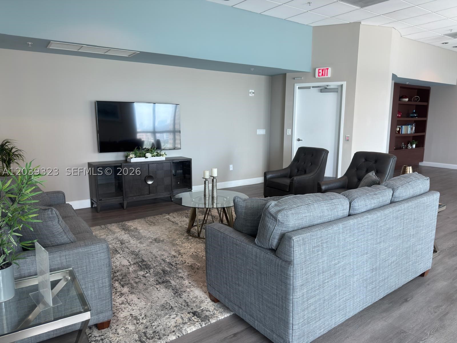 300 S Biscayne Blvd #T-3703, Miami FL 33131